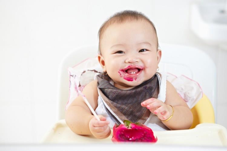 Ablactación: cuando el bebé empieza a comer – Mamá Natural